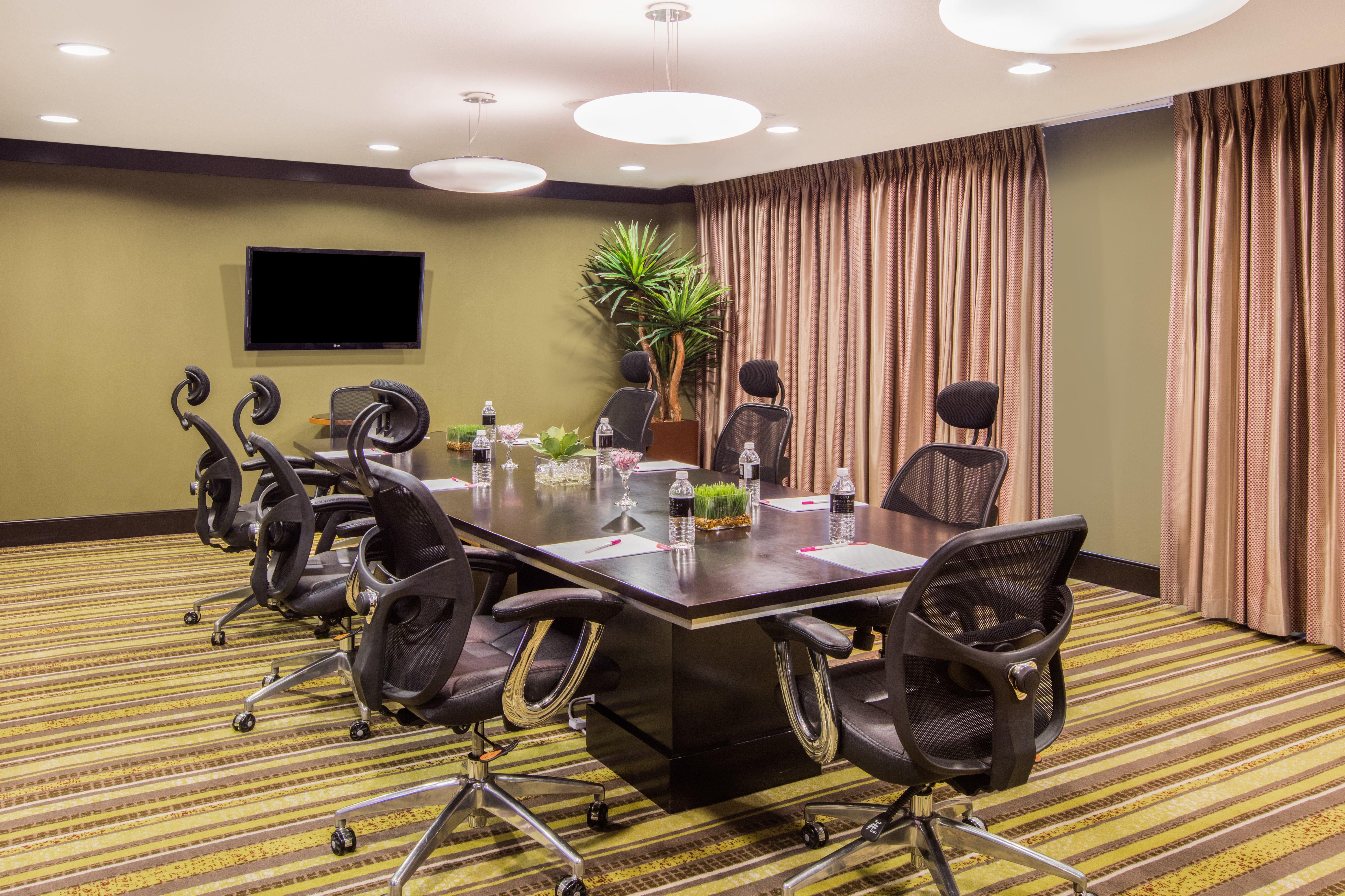 Crowne Plaza Galleria Area By Ihg Hotel
