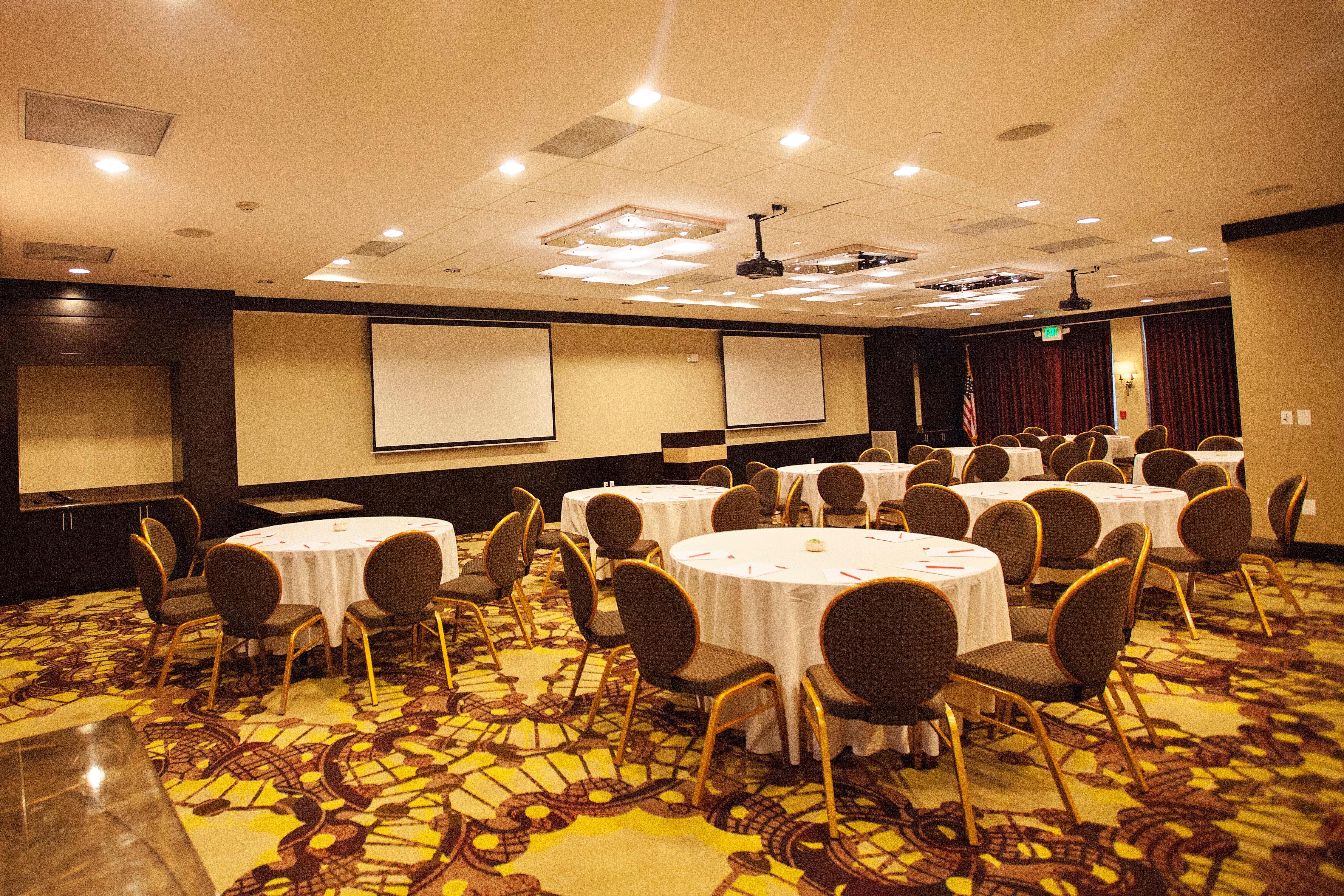 Crowne Plaza Galleria Area By Ihg Hotel 4*
