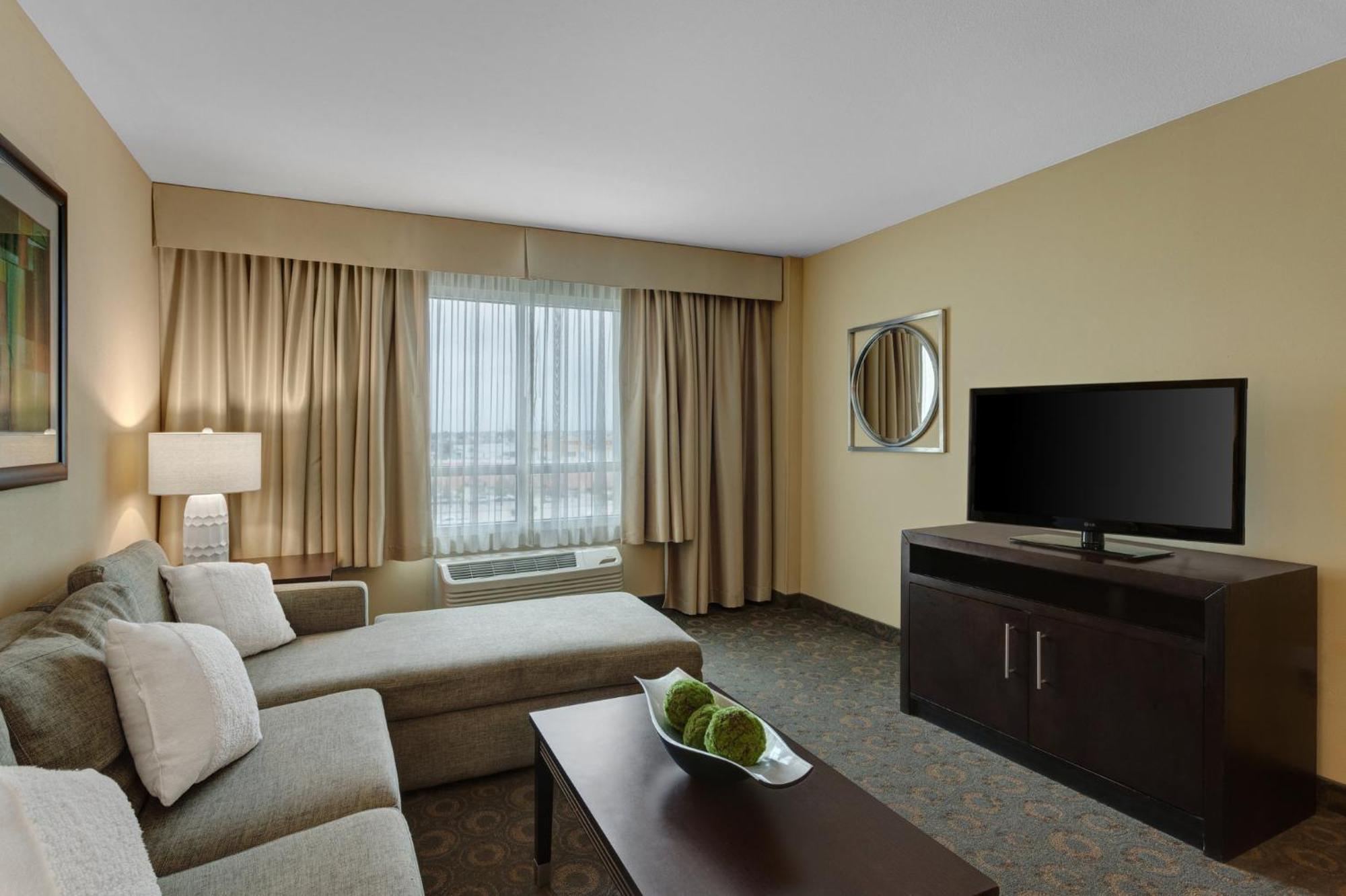 Crowne Plaza Galleria Area By Ihg Hotel 4*